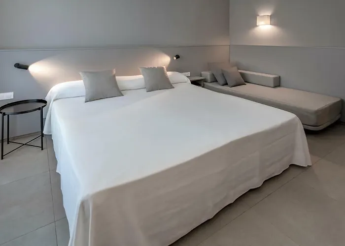 Ght Sa Riera Hotel 4*